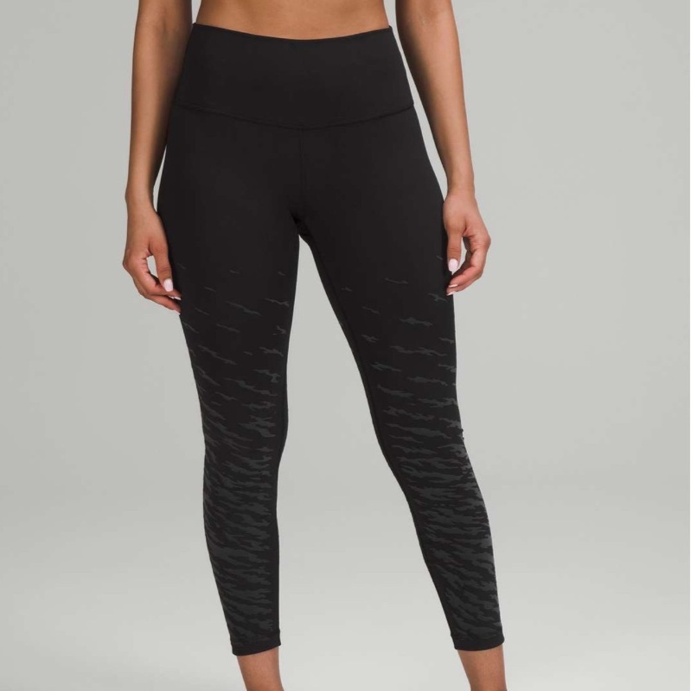Lululemon Lunar New Year Wunder Under High-Rise Tight 25"
Black Size 4